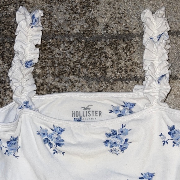 ❌SOLD❌Hollister women’s ruffle square-neck floral tank cropped top blue white - Picture 2 of 5